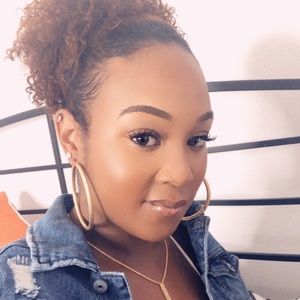 Meet your Posher, Shea